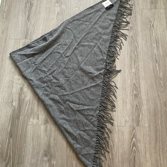 Wilfred 100% wool scarf - Picture 2 of 5